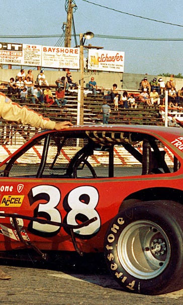 NHOF inductee Jerry Cook honored on No. 38 at Martinsville